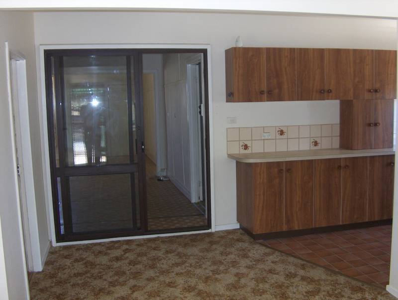 Spacious 3 BR home just out of town. Picture 3