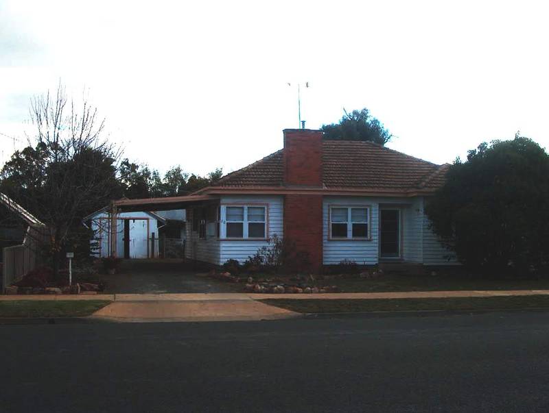 FULLY FENCED LARGE BLOCK Picture 1