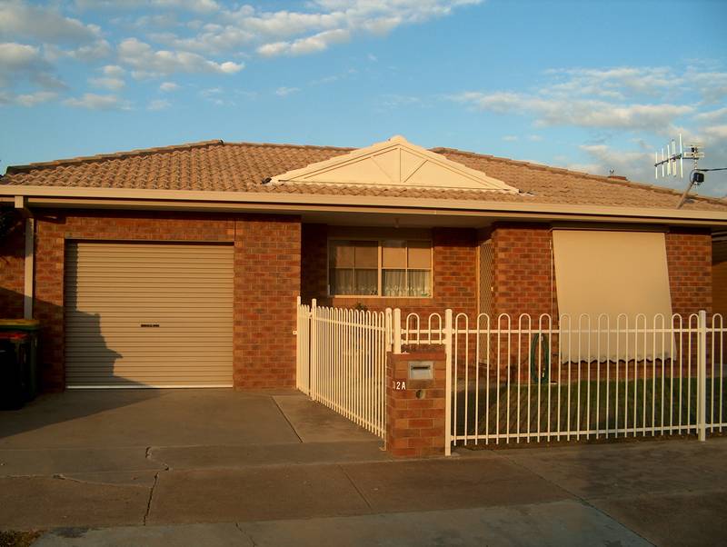 Neat Townhouse - Close to Main Street Picture 1