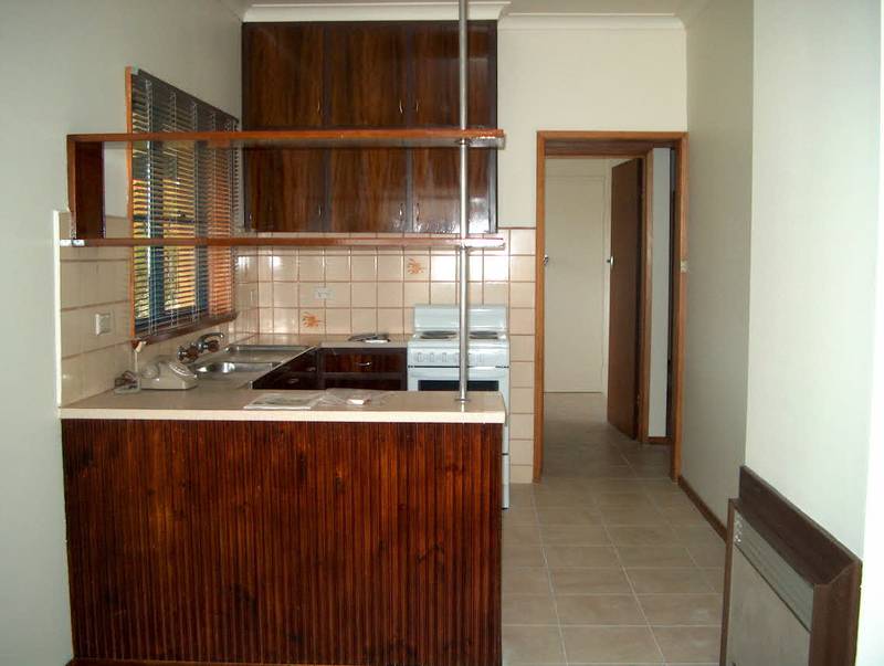 Renovated 3 BR with fenced yard. Picture 2