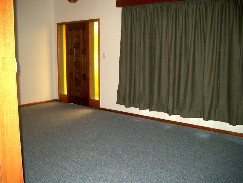 Renovated 3 BR with fenced yard. Picture 3