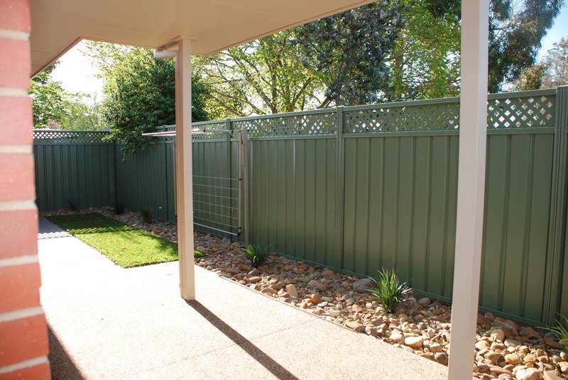 As new townhouse close to schools and main street Picture 2