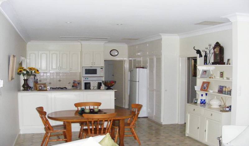 Charming 3 Bedrooms Picture 3