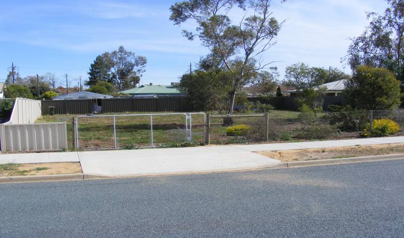 Well Fenced Central Block Picture 1