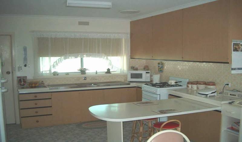 Bright and inviting home close to schools Picture 2