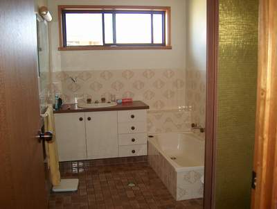 Quiet court location close to schools. Picture 3