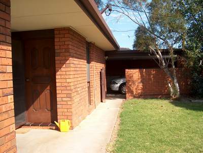 Quiet court location close to schools. Picture 2