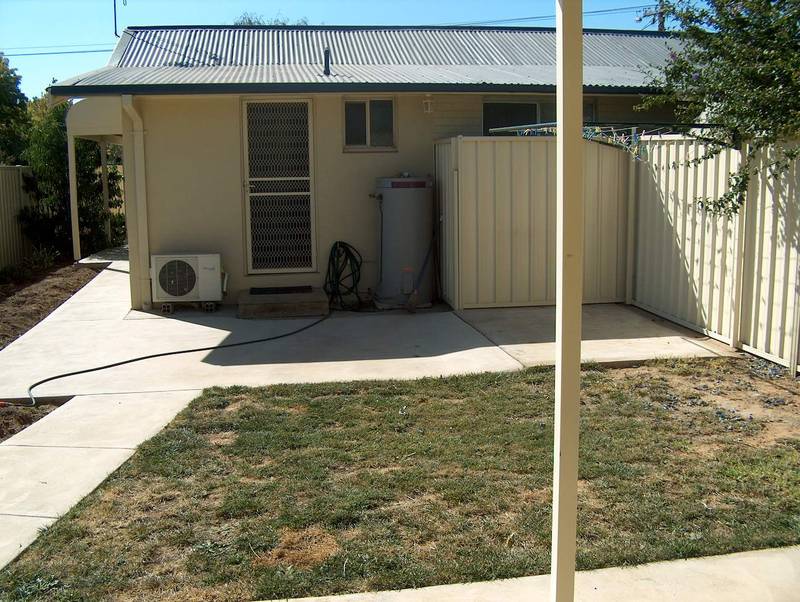 Short stroll to main street Picture 2