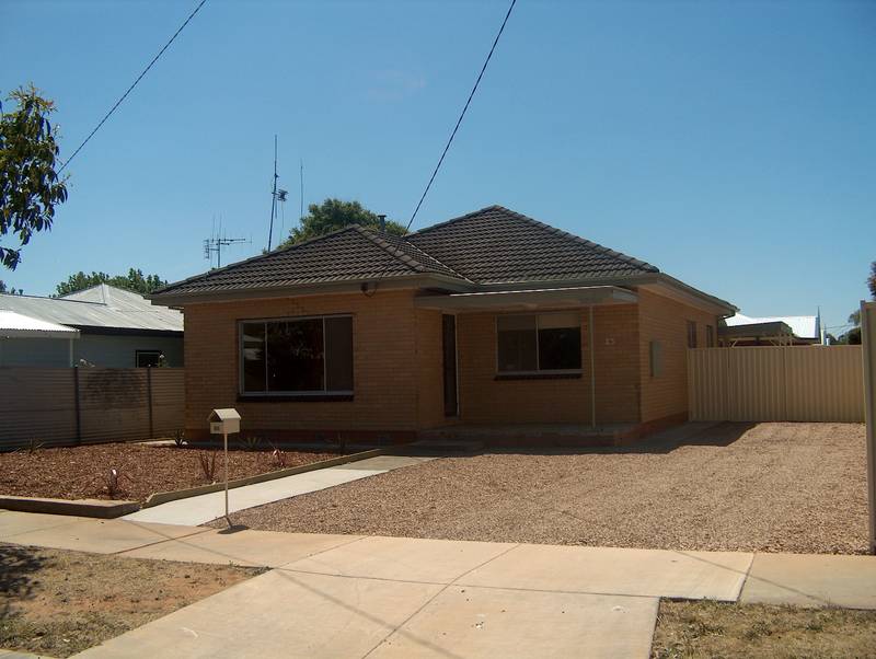 Comfortable 3 BR Brick Veneer Picture 1