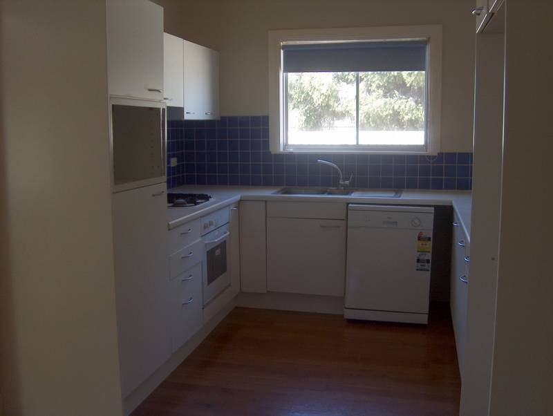 Comfortable 3 BR Brick Veneer Picture 3