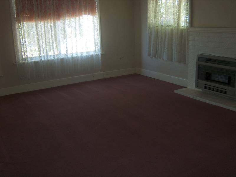 Large home with large bedrooms for the family! Picture 2