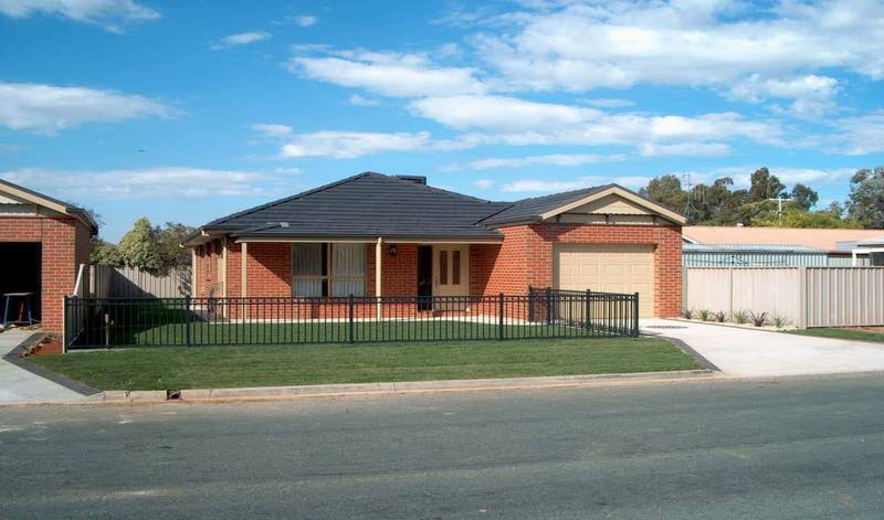 Free Standing Townhouse Picture 1