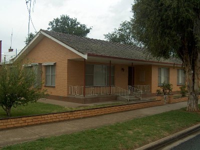 Lovely Brick veneer home close to schools and shops Picture