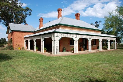 Mud Brick Homestead - 25 Acres Picture