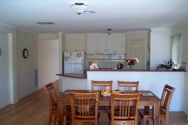 Executive Home! Picture 3