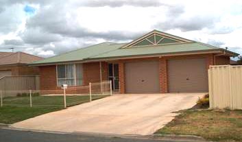 Three Bedrooms plus office and double Lock up garage. Picture 1