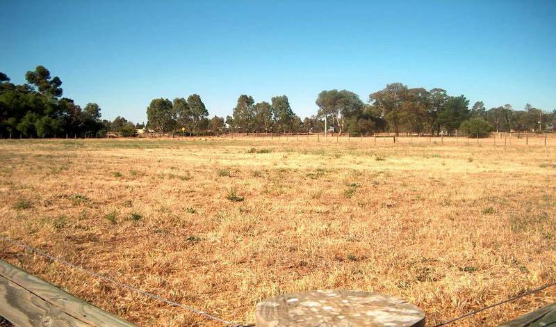 Build your dream home - 1 Acre block Picture 1