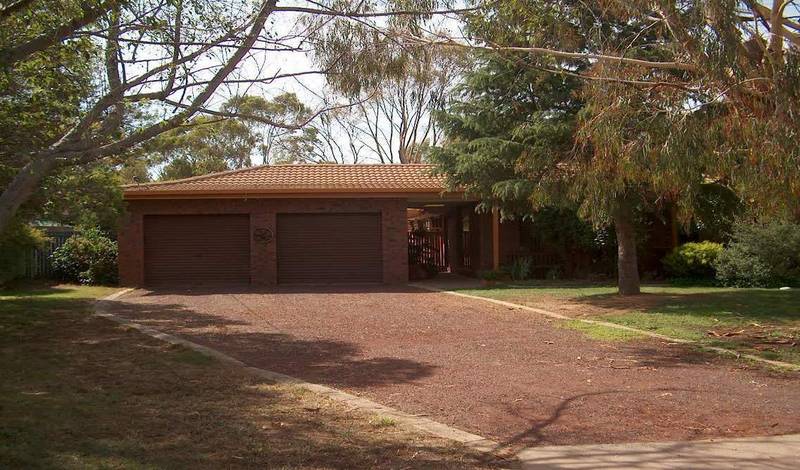 Family Home - 1673m2 Block Picture 1