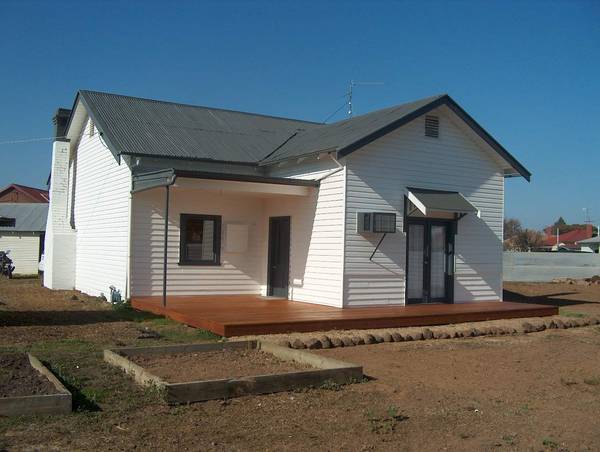 RENOVATED TWO BEDROOM Picture 1