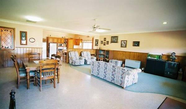 Classic Art Deco Picture 3