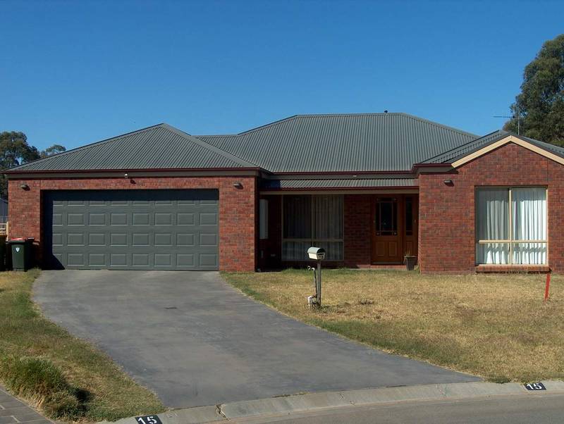 MODERN 3 BR BV WITH DOUBLE GARAGE Picture 1