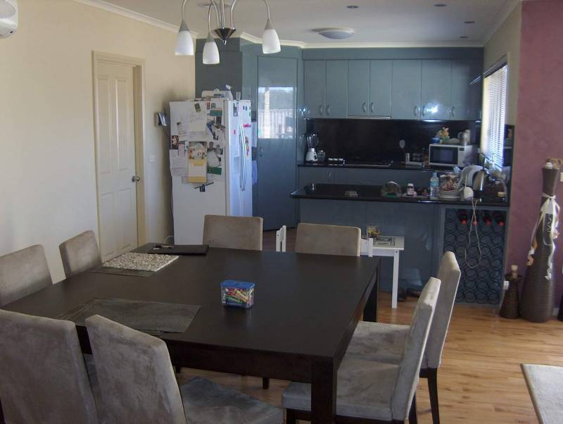 MODERN 3 BR BV WITH DOUBLE GARAGE Picture 3