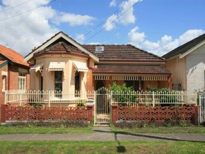 A CLASSIC HAMILTON RESIDENCE Picture