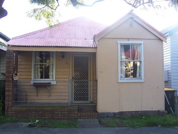 A FOOT IN THE MARKET Picture 1