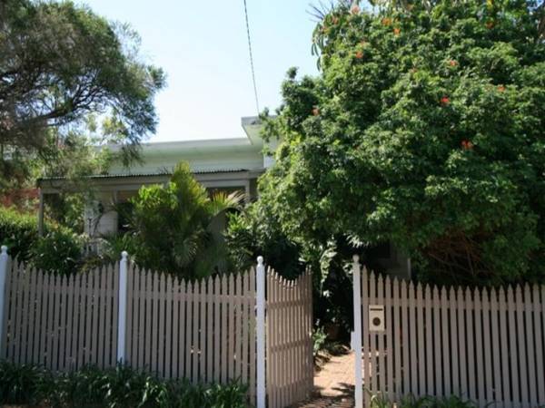 A HIDDEN OASIS Picture 1