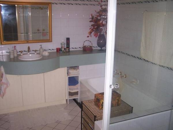 A PERIOD CLASSIC! Picture 3