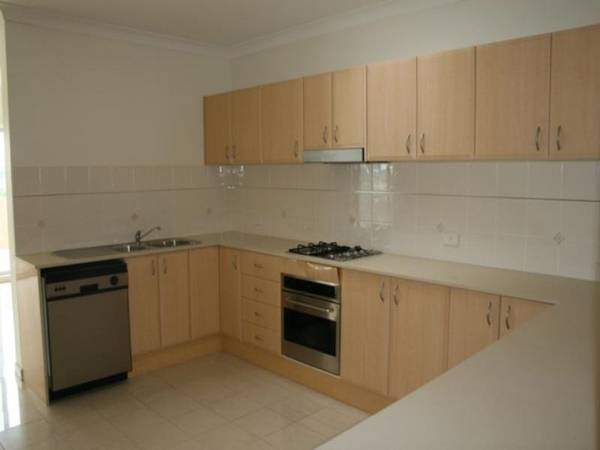 BOUTIQUE APARTMENT LIVING OVERLOOKING SWANSEA CHANNEL Picture 2