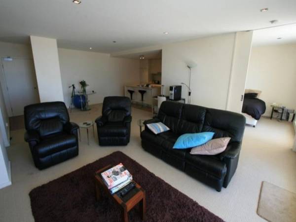 IN THE HEART OF IT ALL! Picture 2