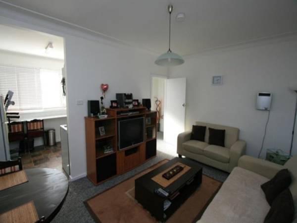 INVESTORS, FIRST HOME BUYERS, & BARGAIN HUNTERS TAKE NOTE! Picture 2