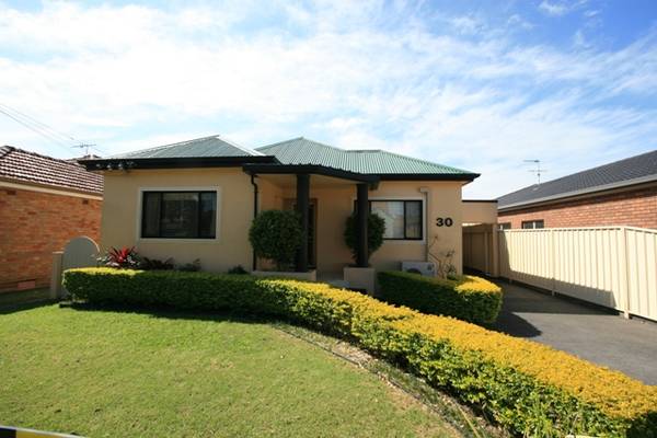 LOADS OF FEATURES AT AN AFFORDABLE PRICE Picture 1