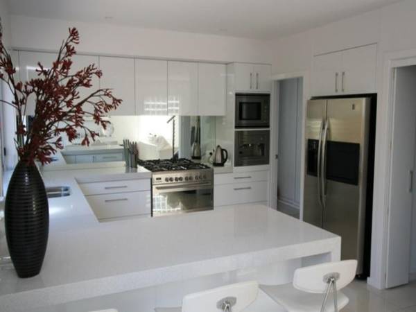 LOOKING AT PERFECTION Picture 3