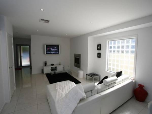 LOOKING AT PERFECTION Picture 2