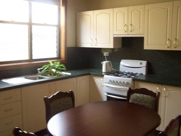 MOVE STRAIGHT IN! Picture 3