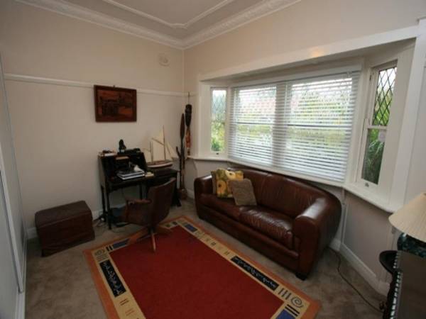 PERIOD CHARM & CHARACTER Picture 3