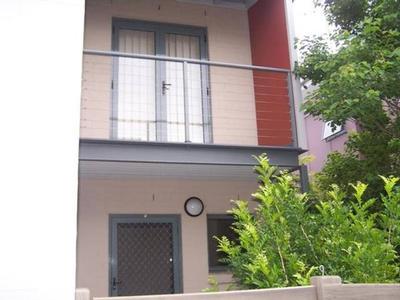 SO CLOSE TO TRANSPORT! Picture