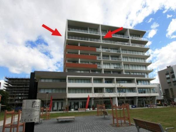 STYLISH! SIZEABLE! INVITING! Picture 1