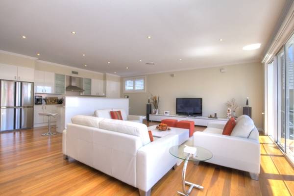 SUPERBLY LOCATED Picture 2