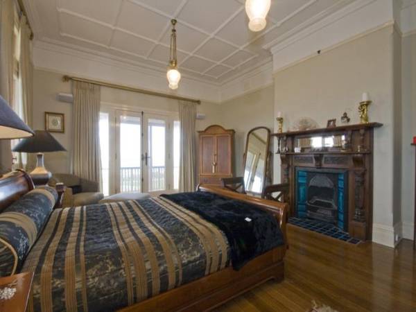 THE ULTIMATE BEACHFRONT PROPERTY! Picture 2