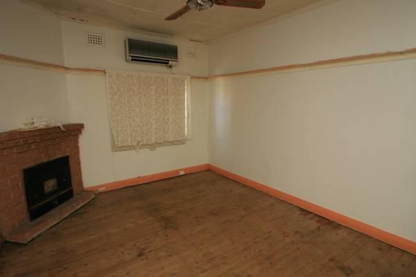 UNIQUE OFFERING LOADED WITH POTENTIAL Picture 3