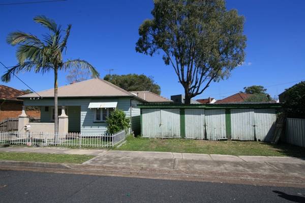 UNIQUE OFFERING LOADED WITH POTENTIAL Picture 1