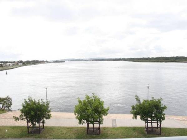 WATCH THE BOATS SAIL BY Picture 1