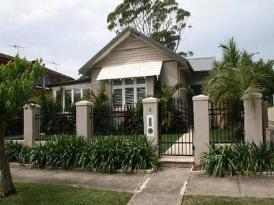 FINE FAMILY LIVING - STUNNING RESIDENCE Picture