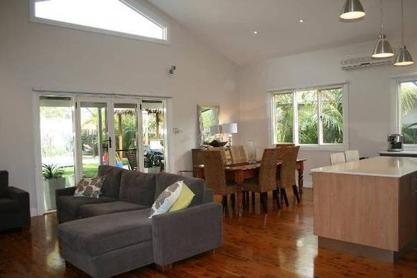 FINE FAMILY LIVING - STUNNING RESIDENCE Picture 2