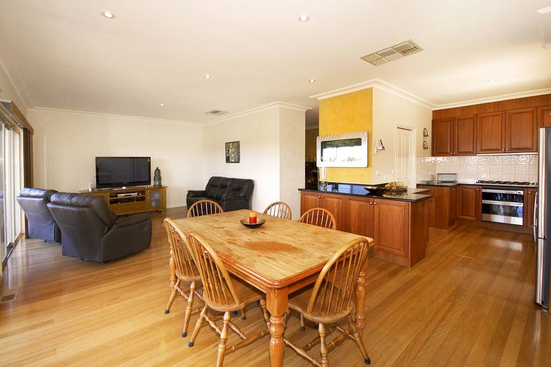 Panoramic Views over Keilor Village Picture 3