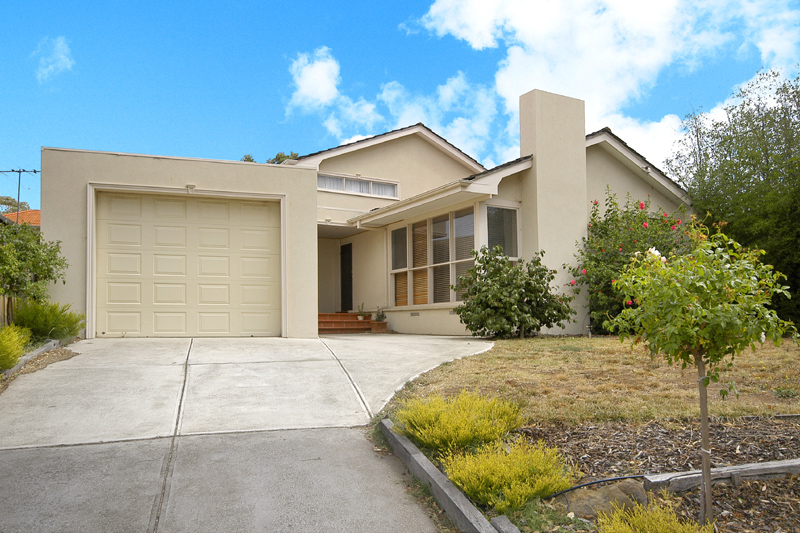 Large Family Home - 3 Living Zones Picture 1