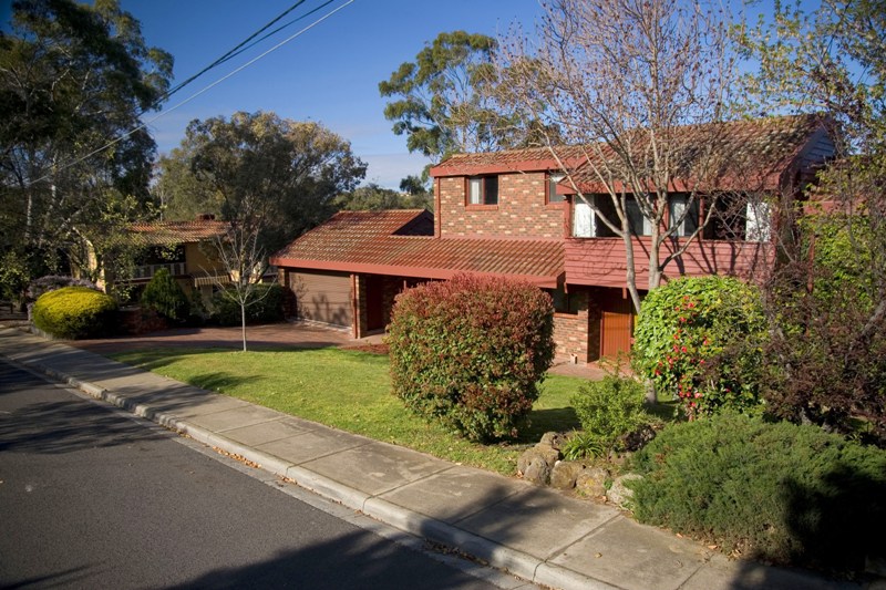 Fantastic Keilor Village Riverfront Location Picture 2